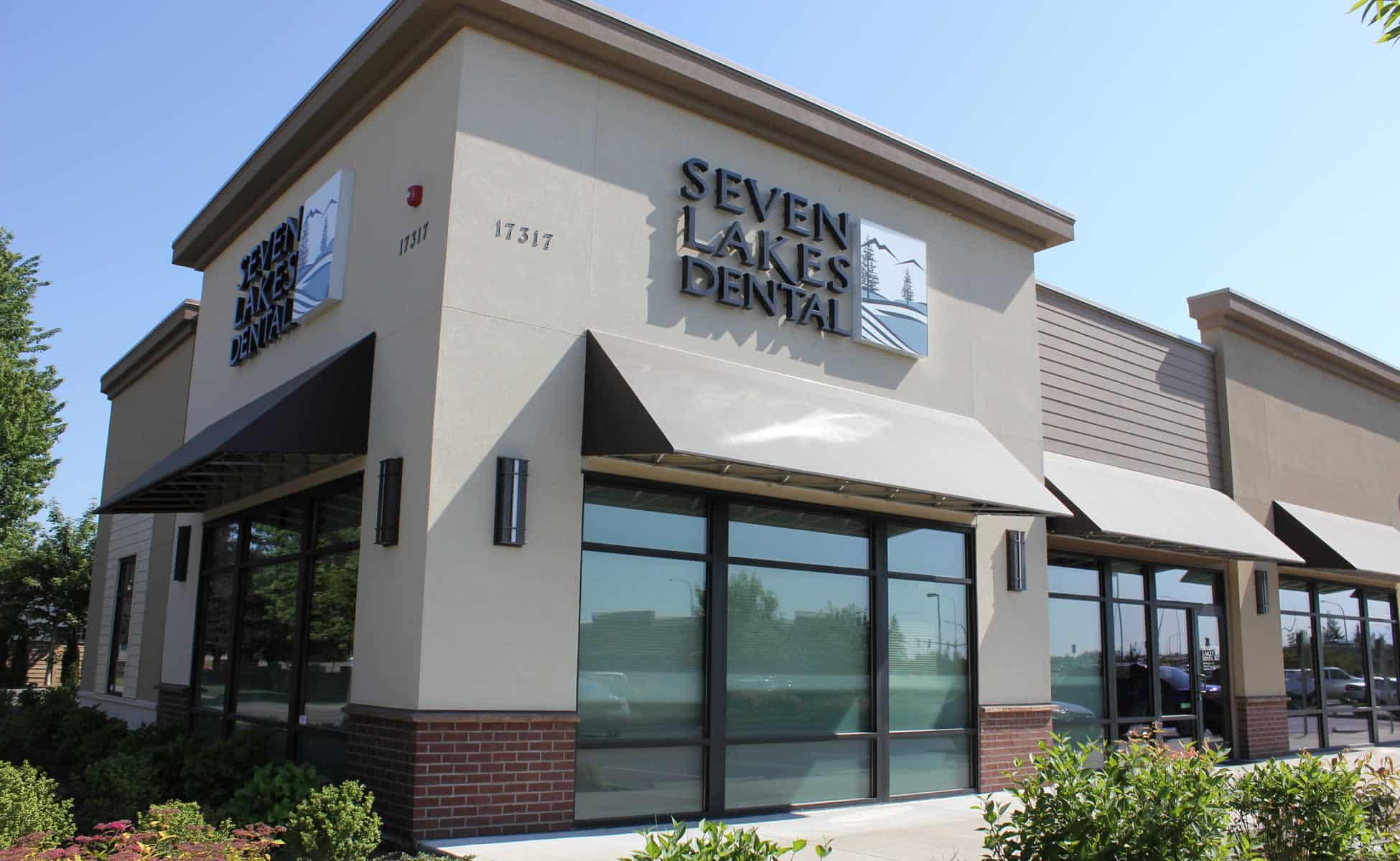 Dr. Brad Larreau, DDS, Dr. Steven Thomas, Seven Lakes Dental. General Dentist, Cosmetic Dentist, Restorative Dentist, Preventative Dentist, Family Dentist. Cerec Same-Day Crowns, Dental Implants, Clear Aligners (ClearCorrect/SureSmile), Wisdom Teeth Removal, Teeth Whitening. Dentist in Marysville, WA 98271
